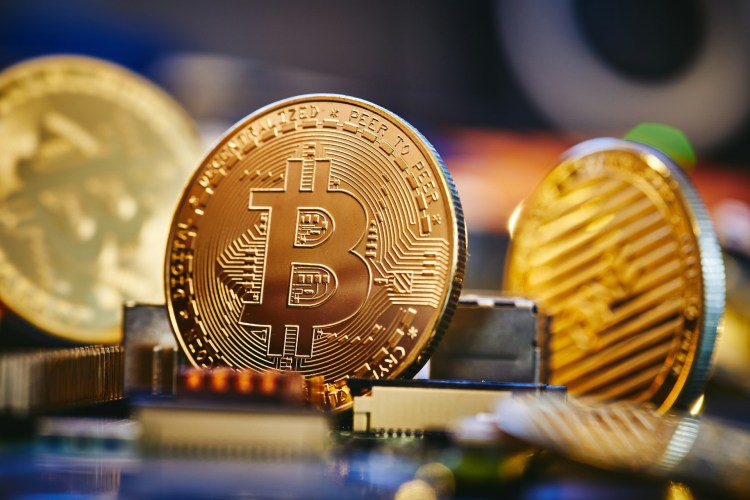 Bitcoin Exchange Supply Ratio Declines After Fed Cut, Setting Stage For 0,000 Test