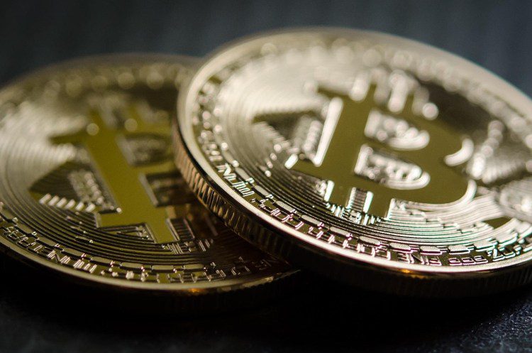 Range High Reclaim Or Weekly Lows? Bitcoin At A Critical Crossroads