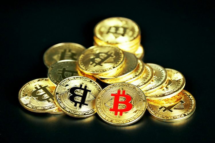 Bitcoin ETF Investors Pull Nearly  Billion, Pushing Average Buy Below Water