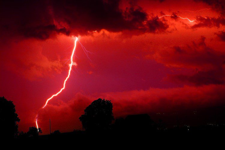 Key Volume Signals Are Driving XRP Momentum Amid Market Uncertainty