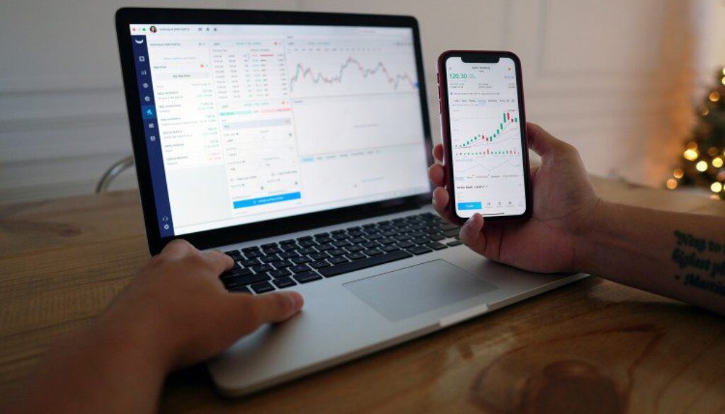 XRP Holds $1 Support As Wallet Growth Hits Three-Month High