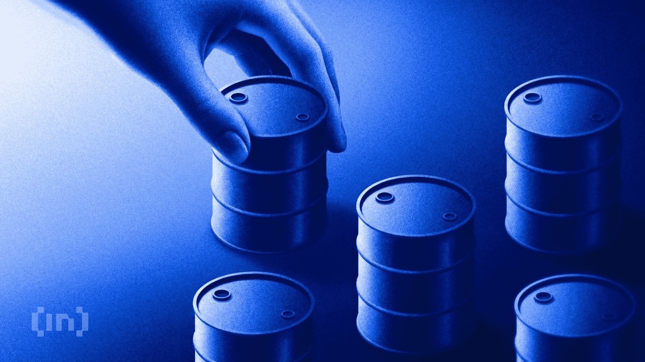 400% Strait Traffic Surge Eases Supply Fears, Will Oil Break Lower Monday?